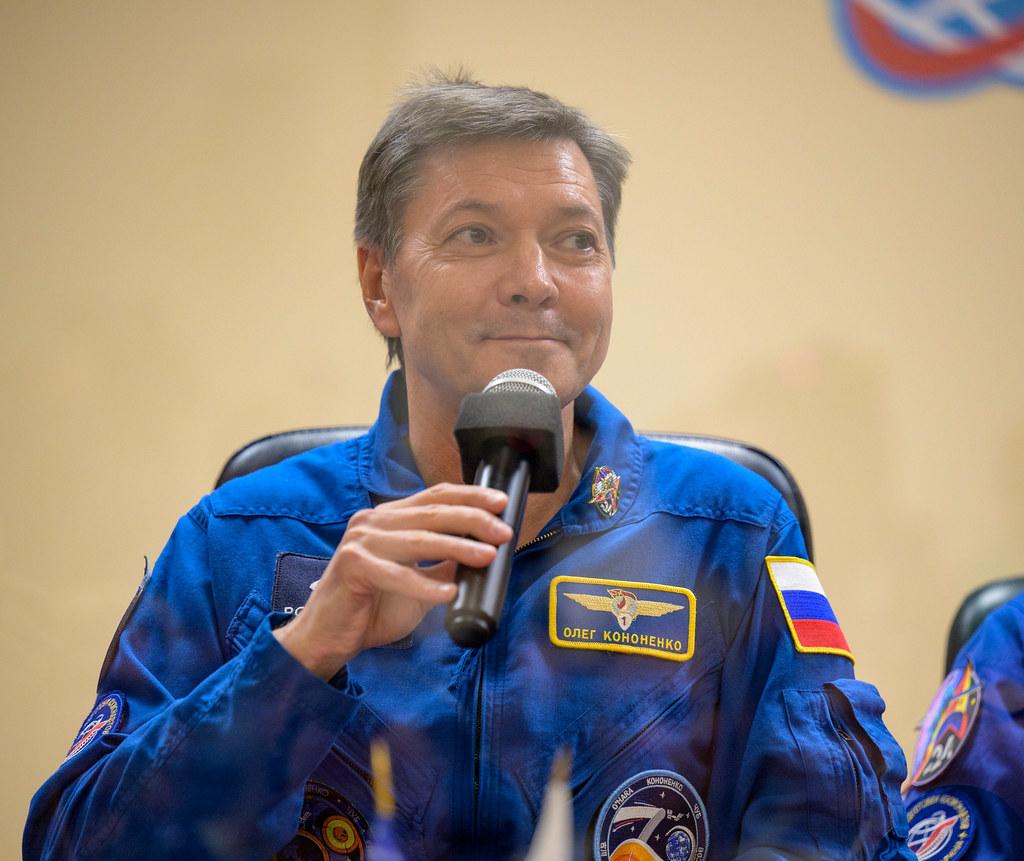 Российский космонавт Кононенко подстриг коллегу на МКС Российский космонавт Кононенко подстриг коллегу на МКС