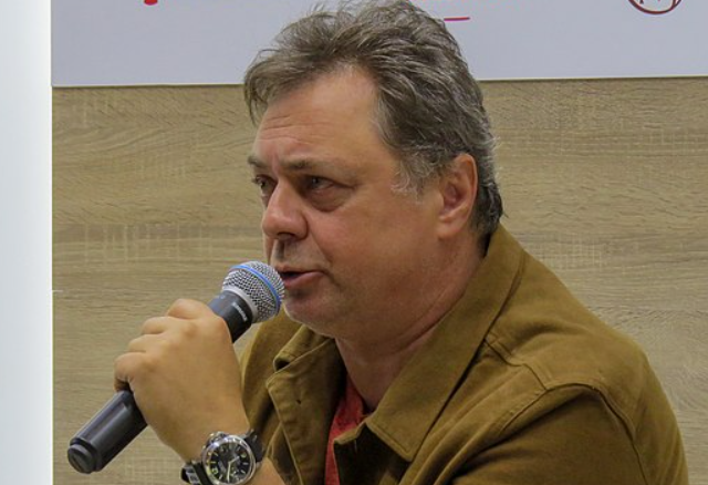 Актер Андрей Леонов заявил, что по-прежнему ведет внутренний диалог с отцом