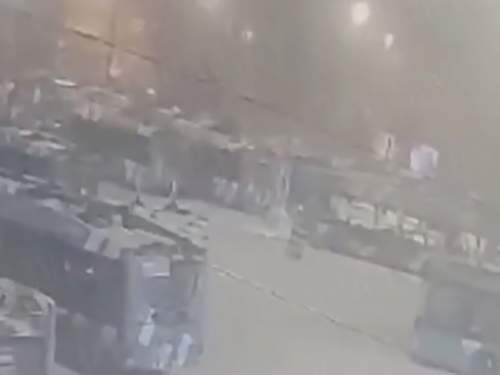 Опубликовано видео падения беспилотника в Санкт-Петербурге (ВИДЕО) Опубликовано видео падения беспилотника в Санкт-Петербурге (ВИДЕО)