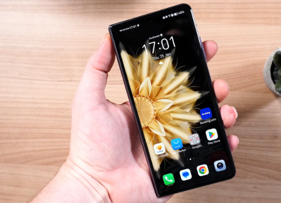 Складной смартфон Honor Magic V2 будет продаваться в России за 180 тысяч рублей Складной смартфон Honor Magic V2 будет продаваться в России за 180 тысяч рублей