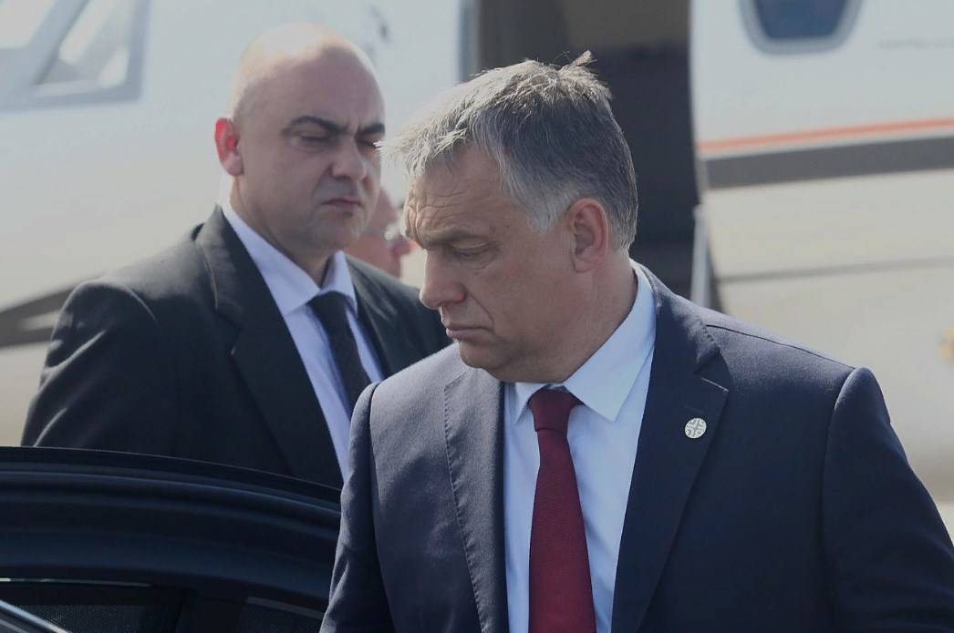 Лидеры ЕС 11 часов убеждали Орбана снять вето с соглашения о дополнительной помощи Украине Лидеры ЕС 11 часов убеждали Орбана снять вето с соглашения о дополнительной помощи Украине
