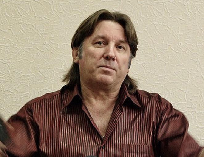 Лоза спел «Плот» на надувном матрасе и обвинил Алибасова в непонимании музыки