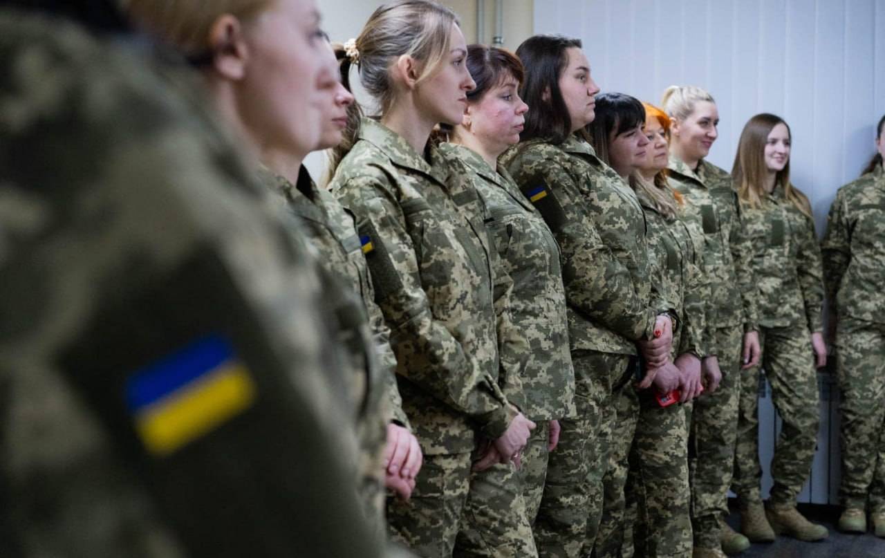 В ВСУ появилась специальная форма для женщин-военных В ВСУ появилась специальная форма для женщин-военных