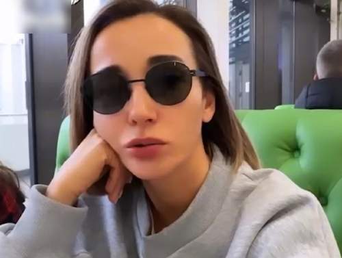 «7 минут на посадку»: Анфиса Чехова обрушилась с критикой на «Аэрофлот», опоздав на рейс из бизнес-зала (ВИДЕО) «7 минут на посадку»: Анфиса Чехова обрушилась с критикой на «Аэрофлот», опоздав на рейс из бизнес-зала (ВИДЕО)