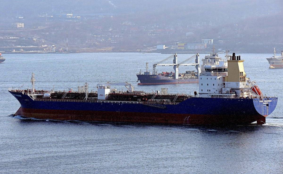 Греция вдвое сократила количество танкеров, перевозящих российскую нефть Греция вдвое сократила количество танкеров, перевозящих российскую нефть