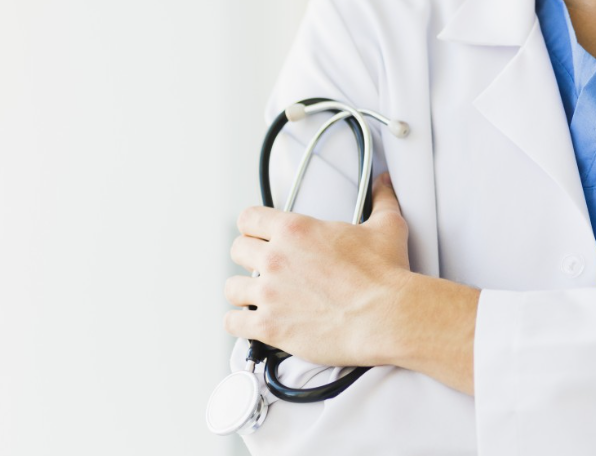 Иммунолог Продеус решил объяснить опасность удаления волос в носу