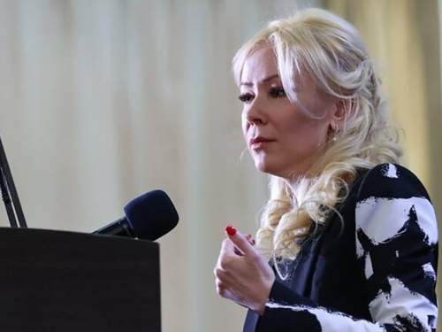 Мизулина поспорила со студентом УрФУ о судьбе Милохина и заставила его извиниться (ВИДЕО) Мизулина поспорила со студентом УрФУ о судьбе Милохина и заставила его извиниться (ВИДЕО)