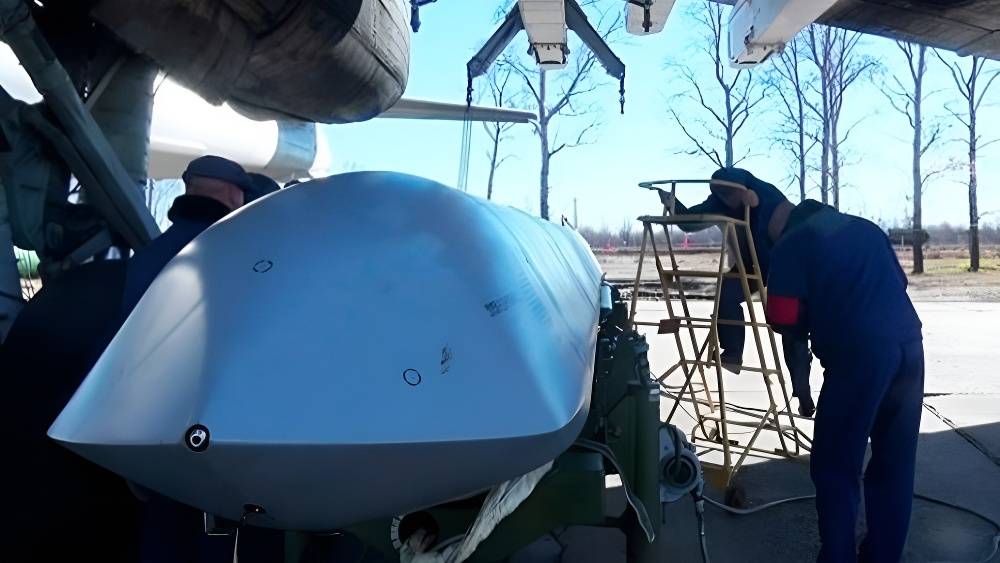 ВС РФ атаковали военные объекты Украины авиацией и БПЛА: взрывы слышны в Киеве, Харькове и других городах