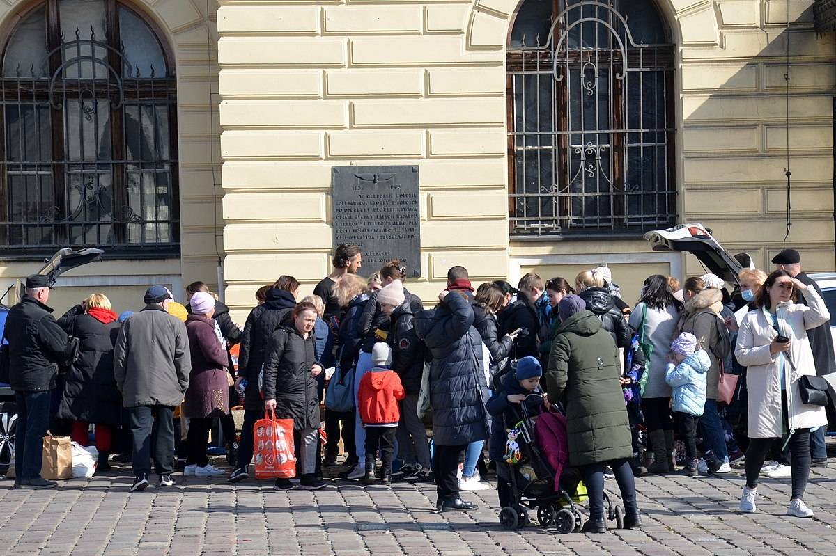 Власти Германии интегрируют украинцев, защищая их от собственного государства