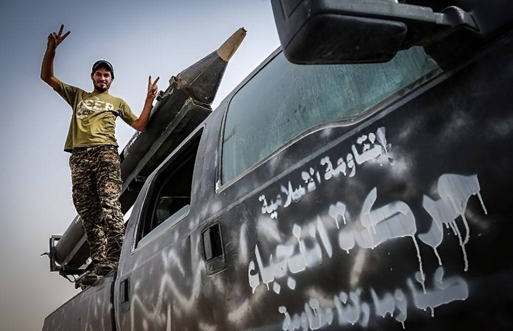 Проиранские группировки пообещали жестко ответить США на убийство двух своих офицеров Проиранские группировки пообещали жестко ответить США на убийство двух своих офицеров