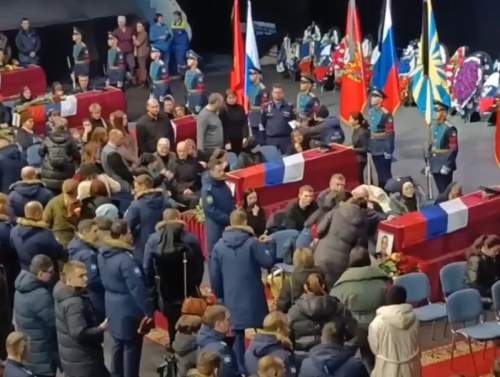 «Настоящие герои»: в Оренбурге простились с экипажем Ил — 76, сбитым под Белгородом (ВИДЕО)