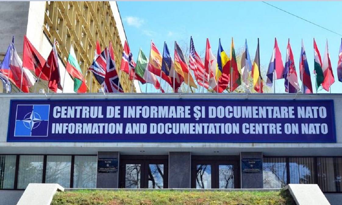 В Кишиневе неизвестные подожгли офис НАТО