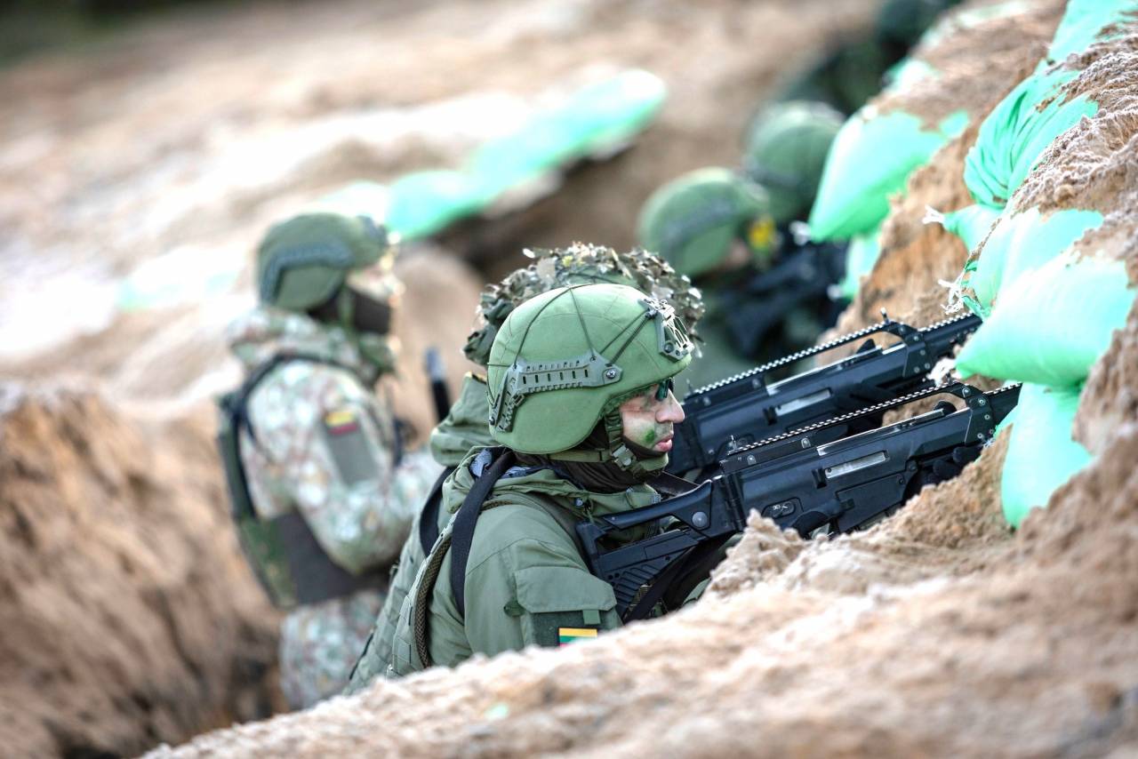 Не только бункеры: страны Балтии готовятся бить по РФ на 300 километров