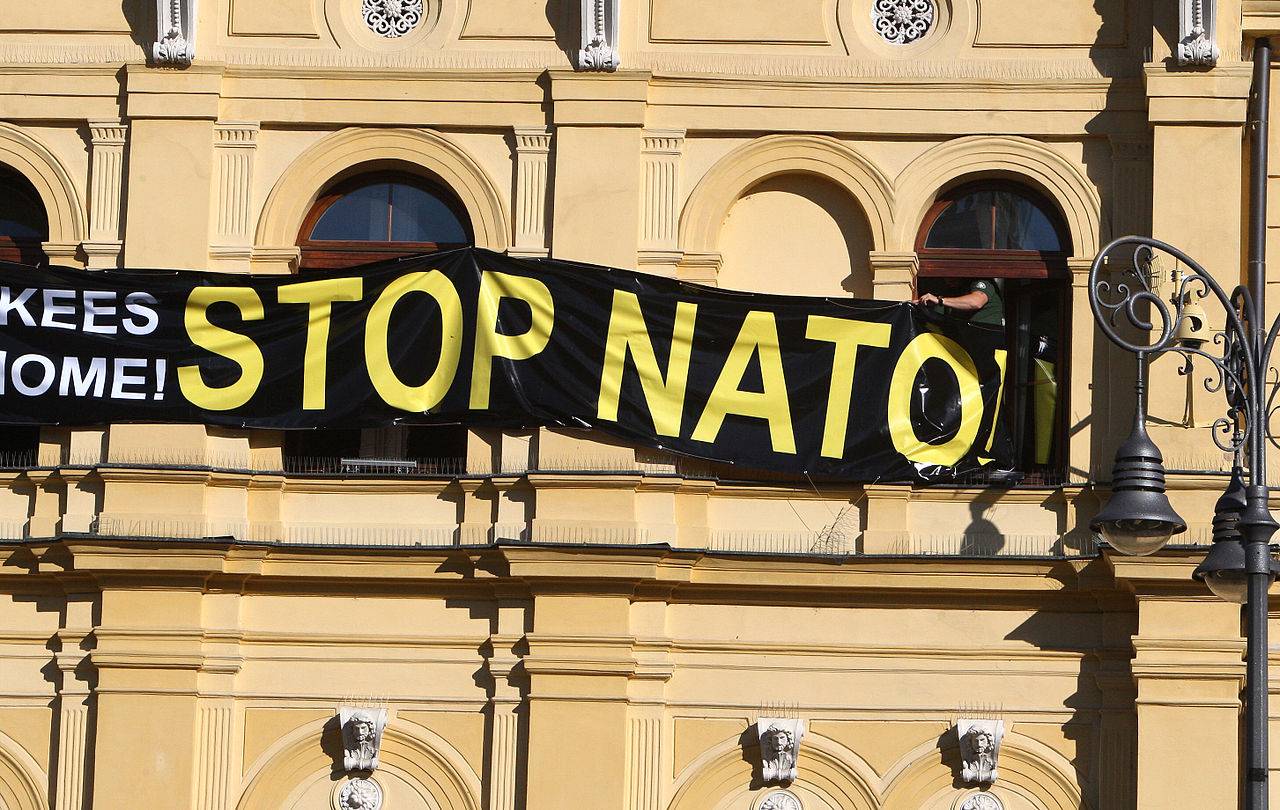 Politico: распад НАТО фактически предрешен Politico: распад НАТО фактически предрешен