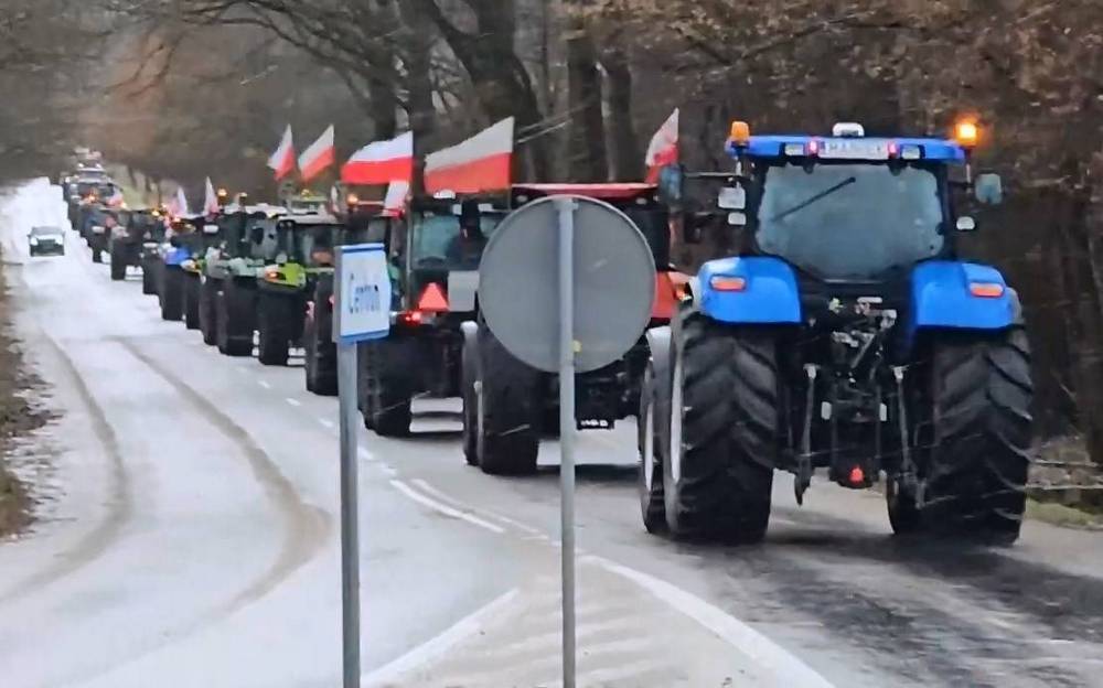 Польские фермеры перекрывают все дороги, ведущие с Украины