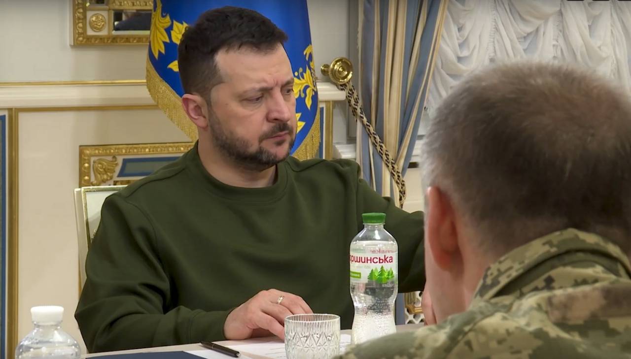 Зеленский потребовал от командования ВСУ «ослепить» российские БПЛА