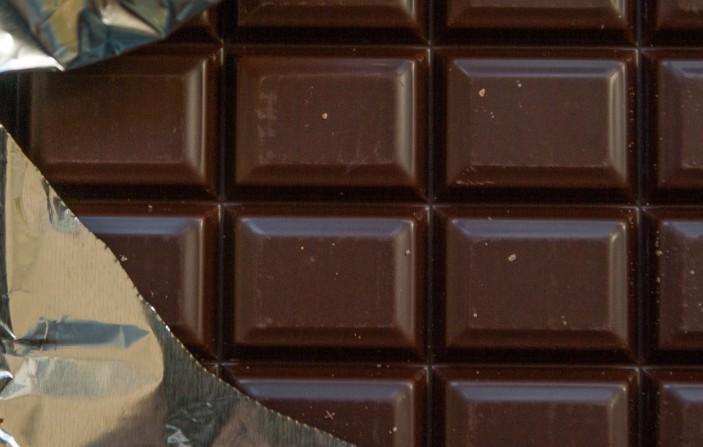 Врач Агапкин сообщил, что темный шоколад защищает организм от образования тромбов