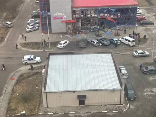 ВСУ обстреляли ТЦ в Белгороде: погибли 9 человек, среди них ребенок (ФОТО, ВИДЕО) ВСУ обстреляли ТЦ в Белгороде: погибли 9 человек, среди них ребенок (ФОТО, ВИДЕО)