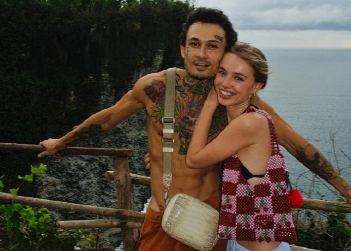 Моргенштерн воссоединился с блогершей из Украины Лизой Василенко