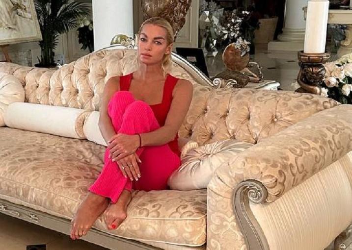 Волочкова обратилась за помощью из-за пожара, который сорвал её шоу «Одержимость»