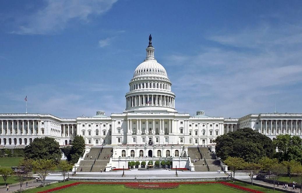 В США палата представителей ушла на каникулы, оставив Украину без помощи