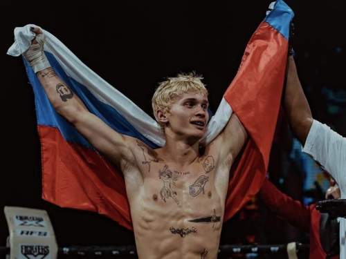 Милохин нокаутировал тиктокера из Индии в первом раунде боксерского боя (ВИДЕО)