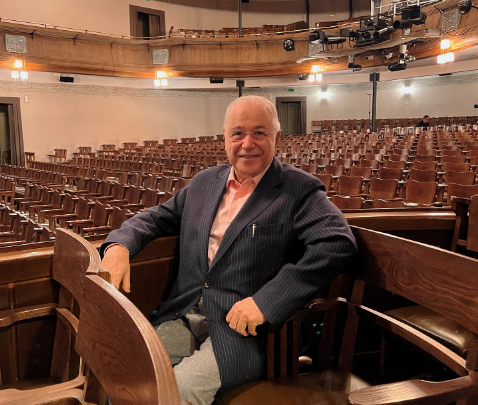 Евгений Петросян впервые вышел на связь с поклонниками после госпитализации