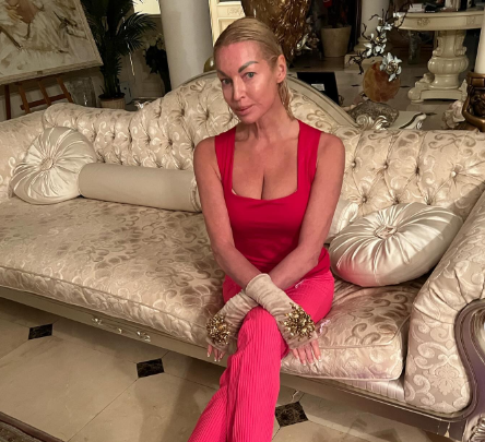 Анастасия Волочкова пригласила семьи участников спецоперации на свое шоу