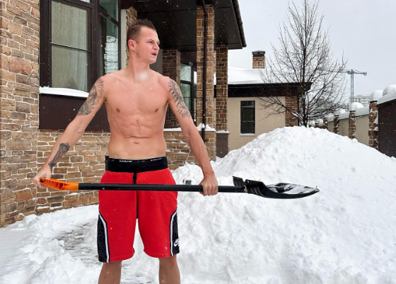 Дмитрий Тарасов забрал Анастасию Костенко с новорожденным сыном из роддома