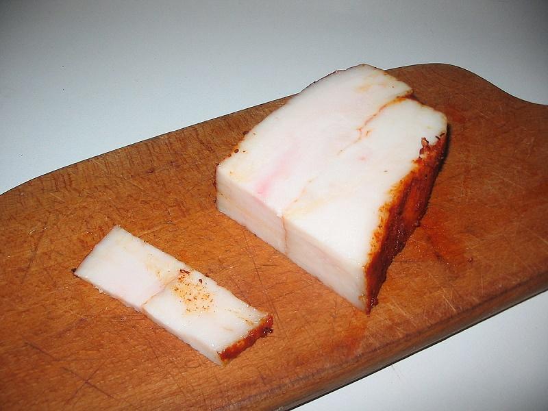 Диетолог Плотникова посоветовала умеренно употреблять сало для укрепления иммунитета