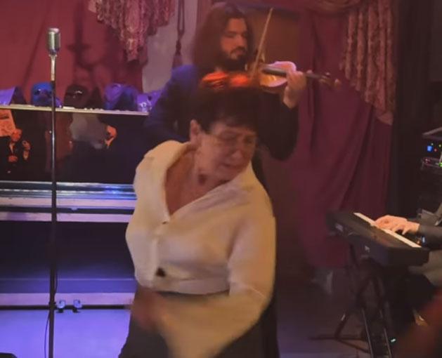 Мать хореографа Мигеля в свой 80-летний юбилей танцевала, словно молодая