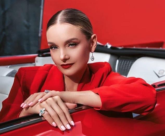 Экс-солистка группы «Тутси» Крайнова сломала ребро на съёмках каскадёрского шоу Экс-солистка группы «Тутси» Крайнова сломала ребро на съёмках каскадёрского шоу