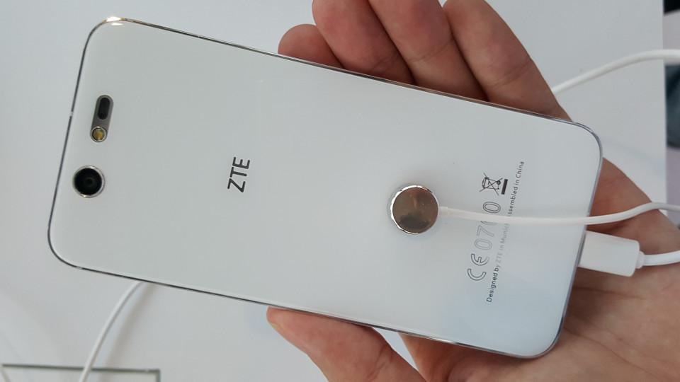 ZTE выпустила для Японии бюджетный складной смартфон Libero Flip ZTE выпустила для Японии бюджетный складной смартфон Libero Flip