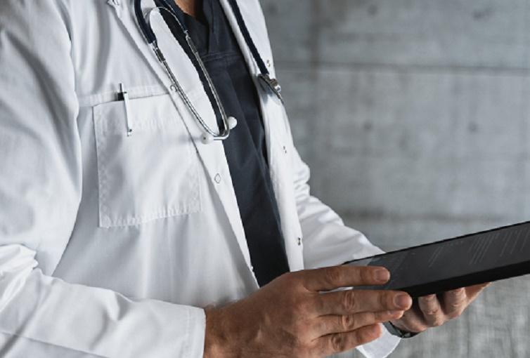 Хирург Енин назвал неочевидный способ увеличения продолжительности жизни - ринопластику Хирург Енин назвал неочевидный способ увеличения продолжительности жизни - ринопластику