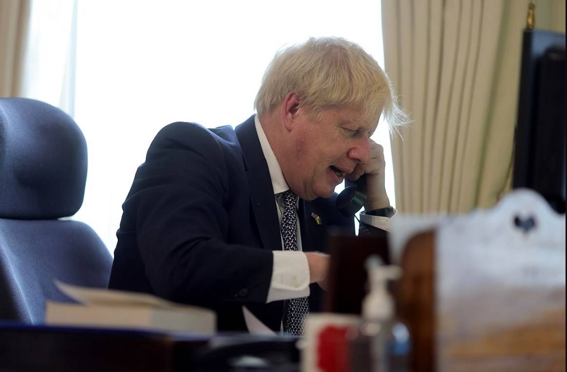 Джонсон попросил у Такера Карлсона $1 млн за интервью об Украине