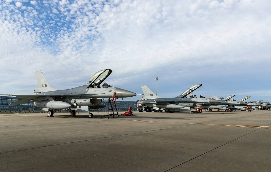 В США заявили, что первые украинские летчики F-16 будут готовы к лету