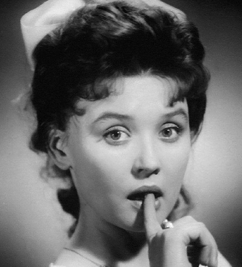 Юлия Меньшова трогательно поздравила мать Веру Алентову с днем рождения