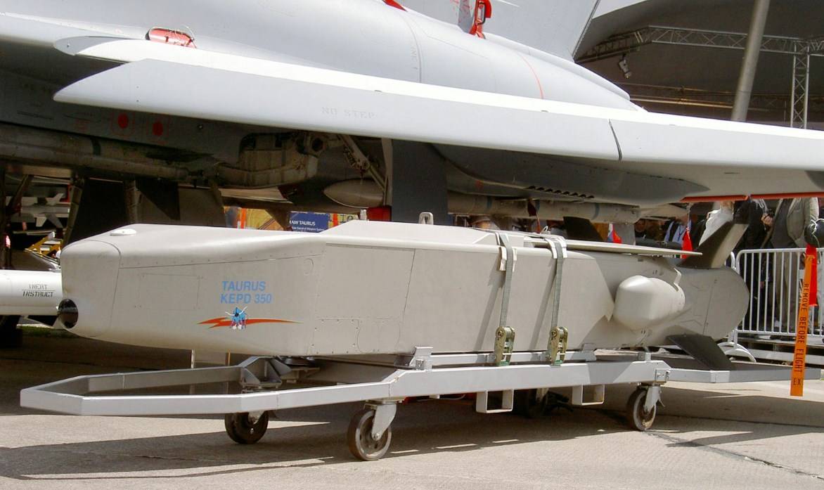 Все фракции немецкого парламента поддержали отправку на Украину ракет Taurus Все фракции немецкого парламента поддержали отправку на Украину ракет Taurus