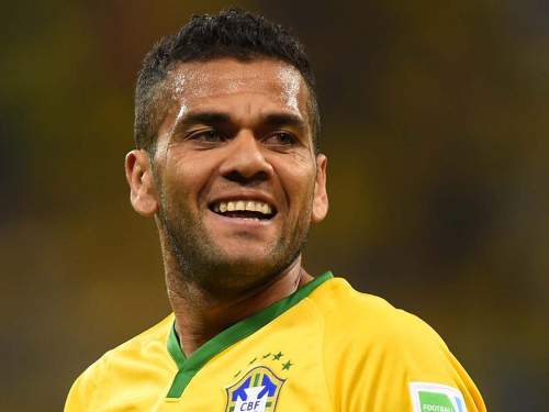 Экс-защитник «Барселоны» Дани Алвес получил 4,5 года тюрьмы за изнасилование Экс-защитник «Барселоны» Дани Алвес получил 4,5 года тюрьмы за изнасилование