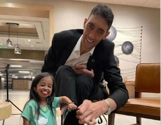 Самый высокий мужчина в мире и самая низкая женщина на планете встретились в Калифорнии