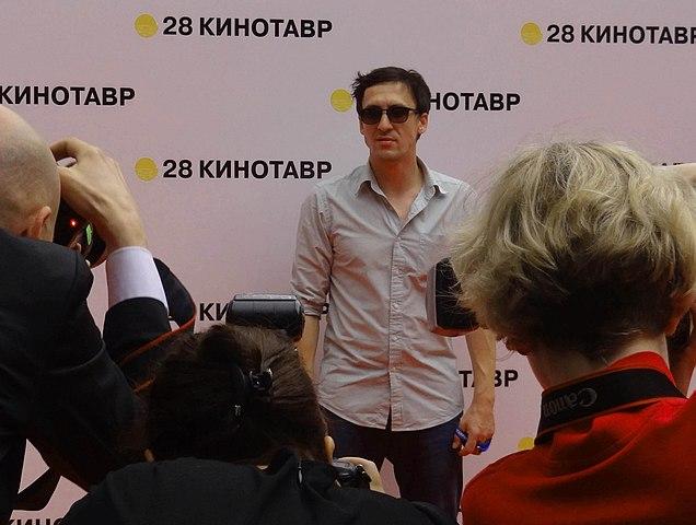 Уехавшему из России Смольянинову в Латвии приходится петь в кафе, чтобы заработать на жизнь Уехавшему из России Смольянинову в Латвии приходится петь в кафе, чтобы заработать на жизнь