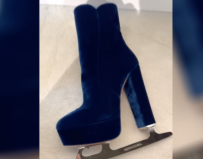 Яна Рудковская купила бархатные фигурные коньки на каблуках Яна Рудковская купила бархатные фигурные коньки на каблуках