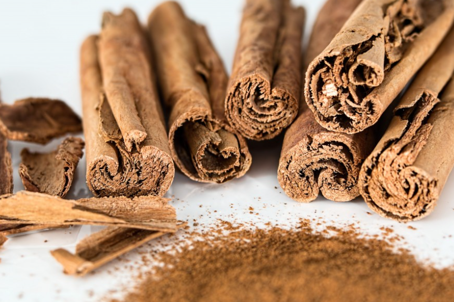 Диетолог Хилл сообщила, что корица снижает уровень холестерина за счет снижения уровня сахара в крови Диетолог Хилл сообщила, что корица снижает уровень холестерина за счет снижения уровня сахара в крови