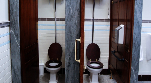 Жителей Челябинска попросили не смывать в унитаз влажные салфетки