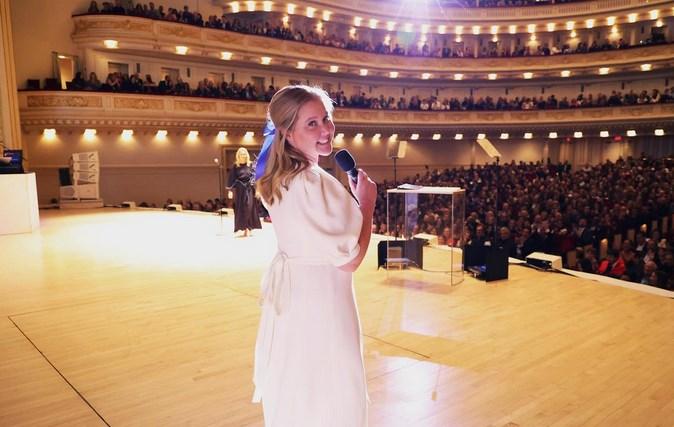 Эми Шумер пожаловалась на опухшее из-за синдрома Кушинга лицо Эми Шумер пожаловалась на опухшее из-за синдрома Кушинга лицо