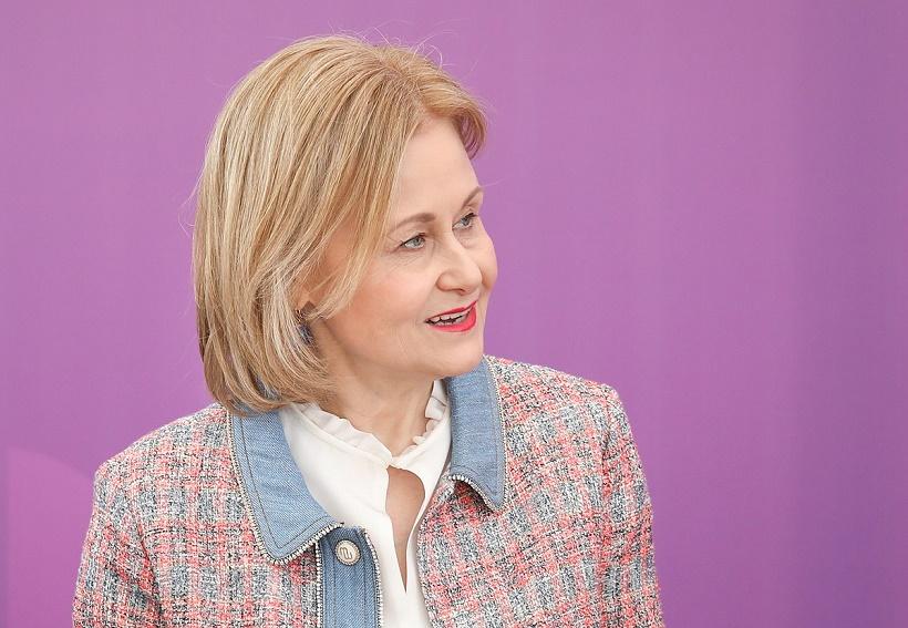 Дарья Донцова на фоне отъезда коллег за границу поделилась планами остаться в России Дарья Донцова на фоне отъезда коллег за границу поделилась планами остаться в России