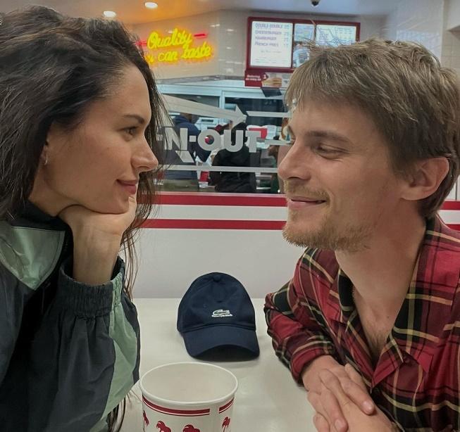 Иван Янковский улетел с семьёй в США в отпуск