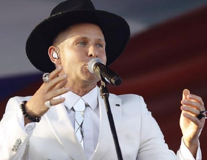 Митя Фомин получил оскольчатый открытый перелом фаланги пальца на экстремальном шоу