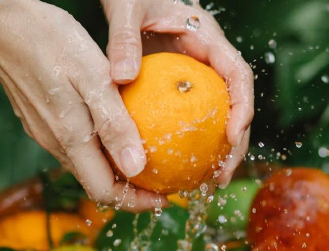 Учёный Быстров рассказал, какие продукты нельзя мыть перед приготовлением