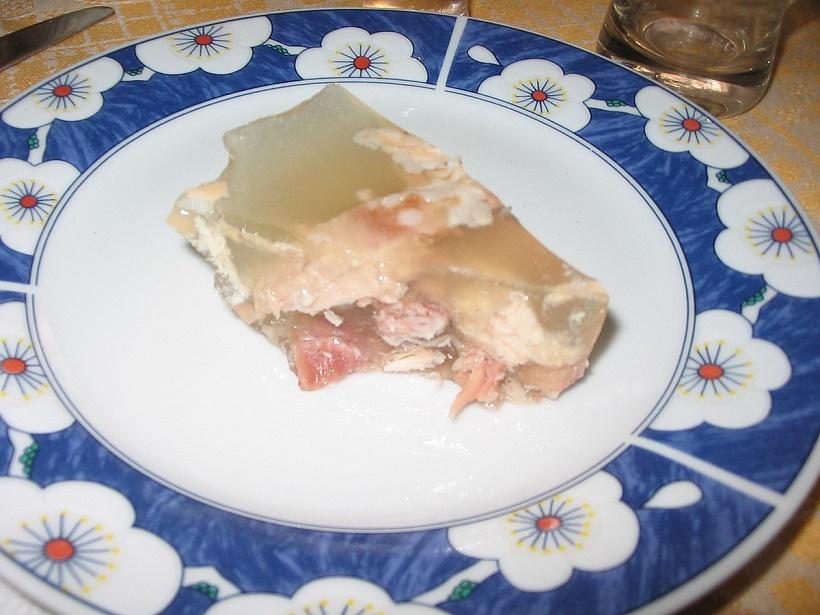 Уролог Журавский призвал ограничить потребление холодца и молока